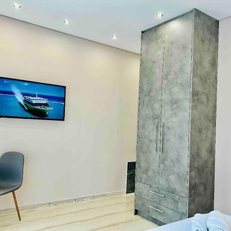 Port Twins Suites No2 Pireu Exterior foto