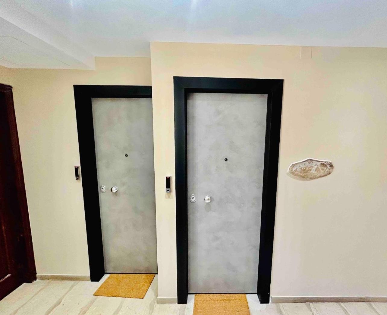 Port Twins Suites No2 Pireu Exterior foto