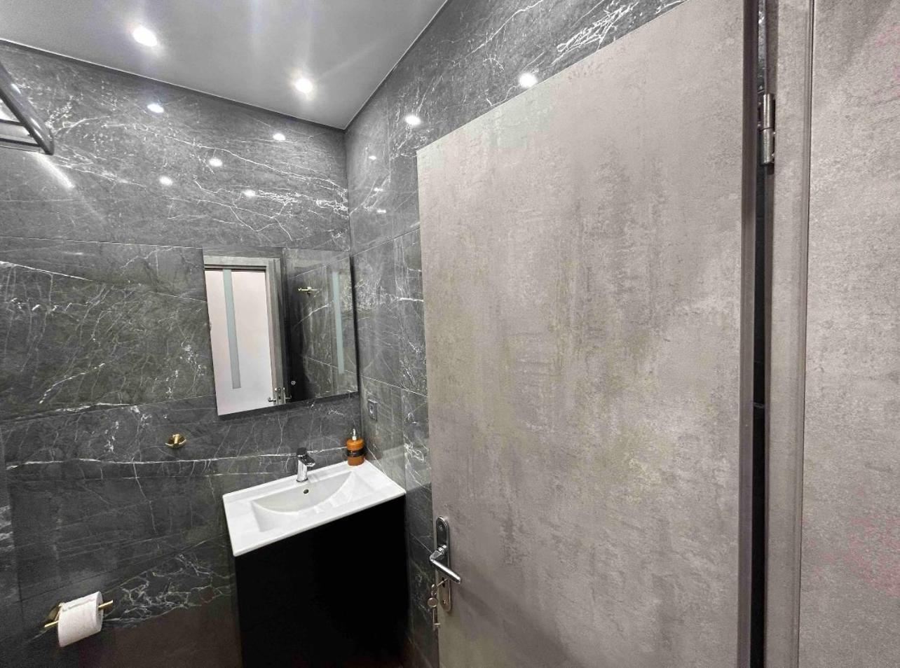 Port Twins Suites No2 Pireu Exterior foto